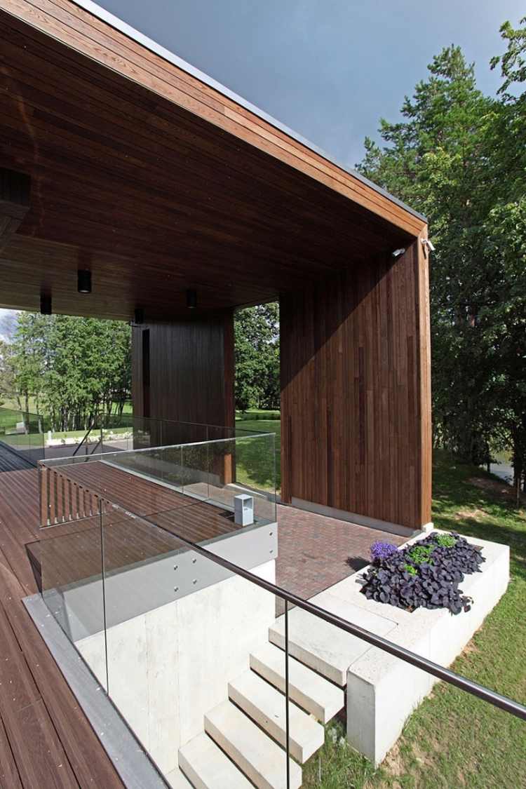 moderne-sichtschutzelemente-holz-terrasse-holz-kombination-dach
