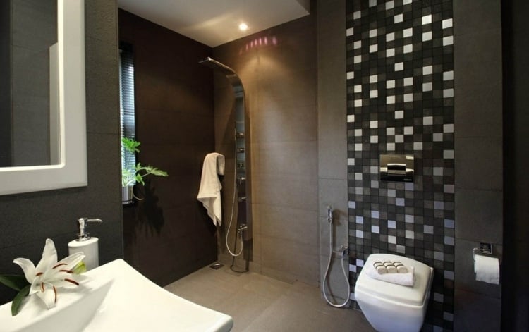 monochrom badezimmer design mosaik toilette schwarz wand offene dusche