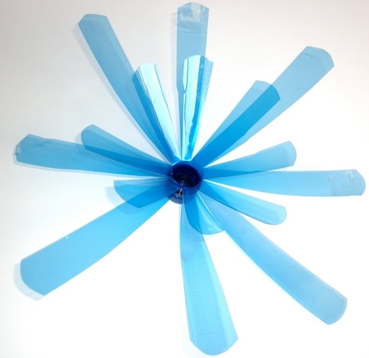plastikflasche-basteln-blau-flasche-pet