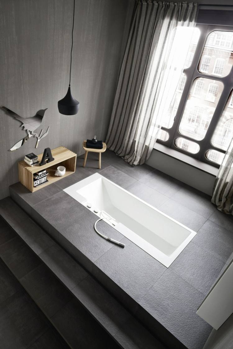 podest stufen badezimmer eingelassene badewanne design idee