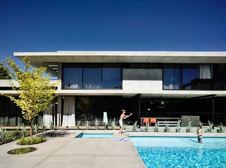 poolbereich fussboden beton baum terrasse design modern