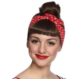 retro freche frisuren haarband dutt laessig lippenstift rot