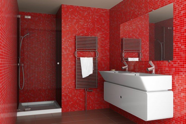 rotes bad mosaik grau weiss akzent idee spiegel waschbecken