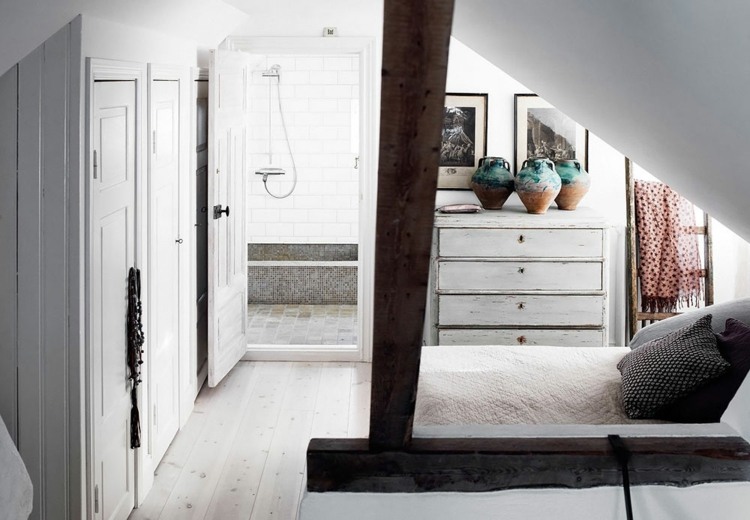 schlafzimmer dachschraege balken bett haus design im shabby chic