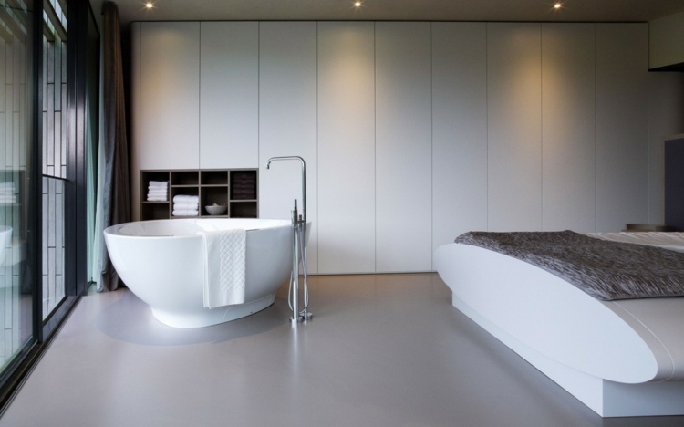 schlafzimmer design badewanne monochrom modern interieur