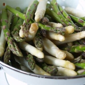 spargel-anbauen-gruen-weiss-kochen-waschen-vorbereiten-essen-schmecken