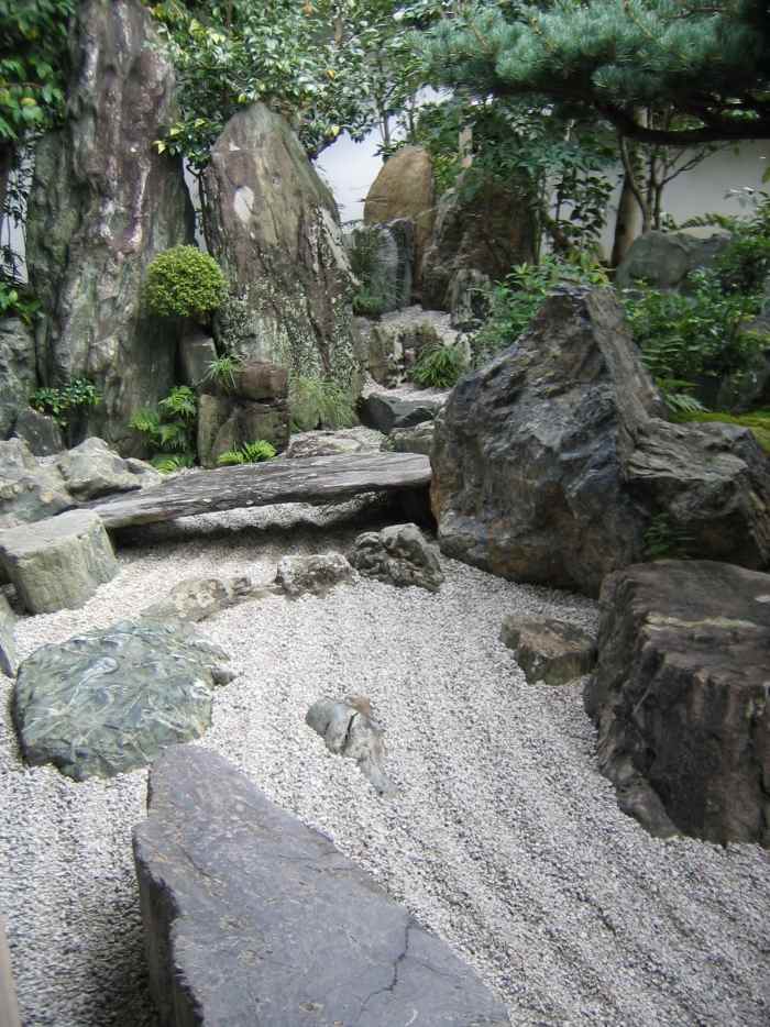 steingarten-japanischer-stil-kies-felsen-ideen-gestalten