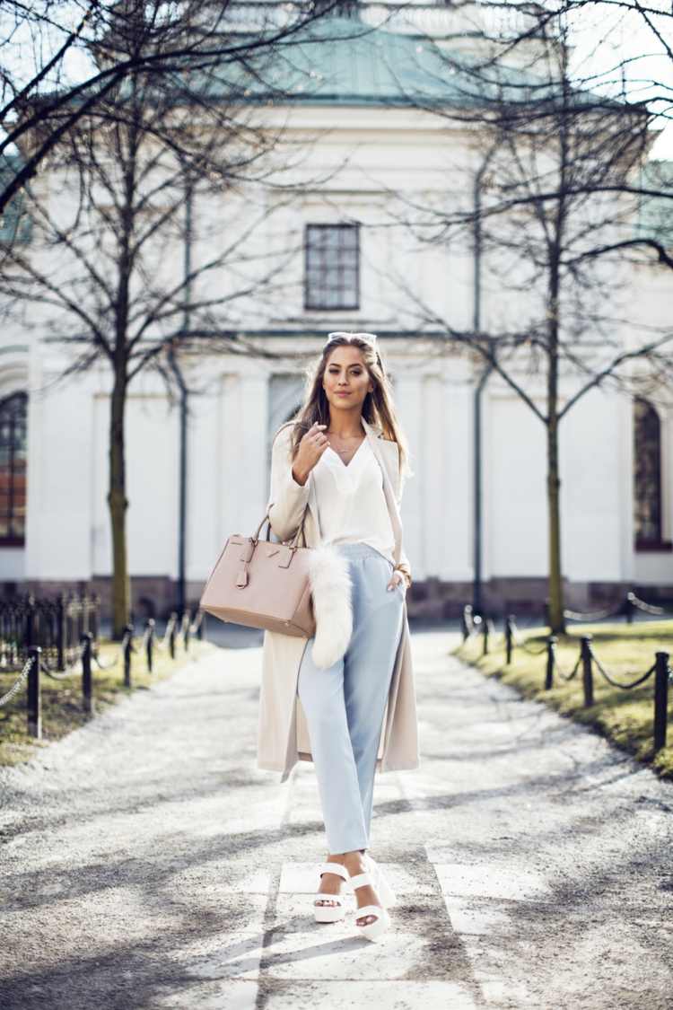street style mode damen fruehling elegant jeans beige handtasche