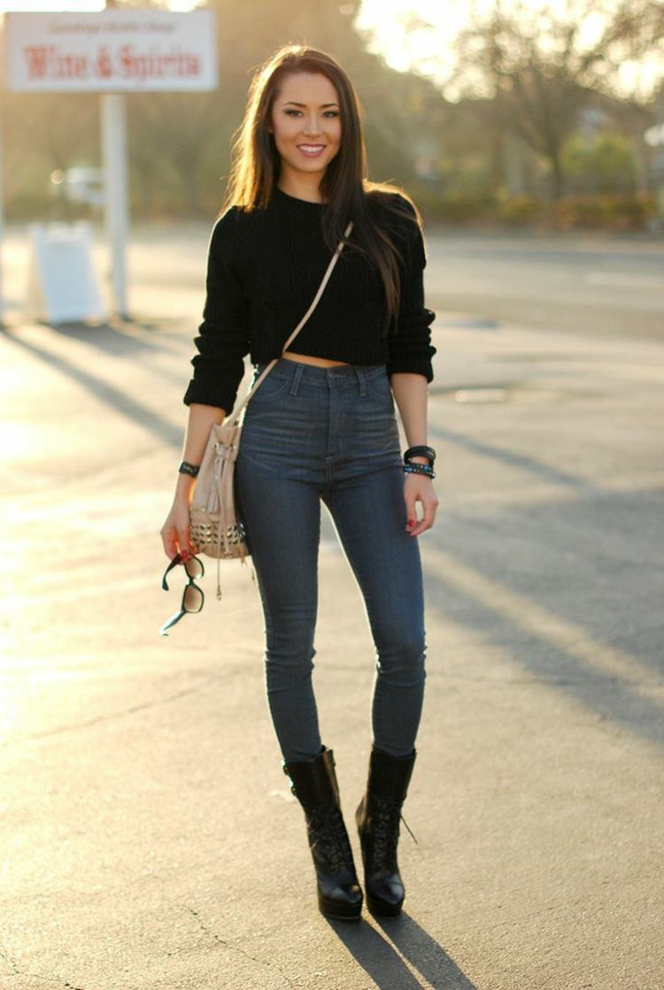 taille hoch jeans pullover bauchfrei schwarz stiefel