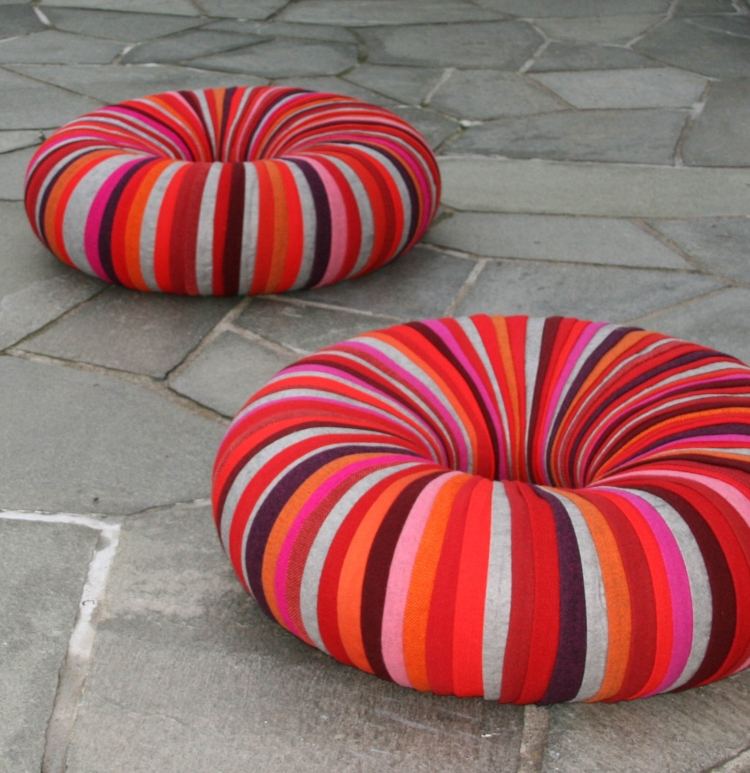 terrasse-einrichten-gestaltung-orange-rot-ring-form-donuts-DROPS