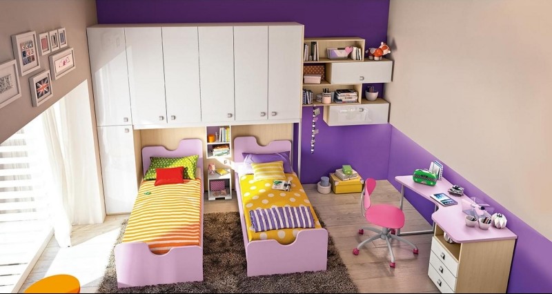 Ahorn-Moebel-Kinderzimmer-Kleiderschrank-lila-Wandfarbe