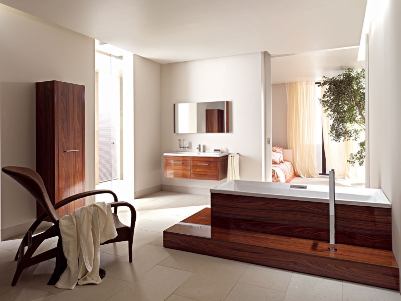 Badezimmermoebel-Holz-Wandschrank-Badewanne-Verkleidung-lackiert-Wallnuss
