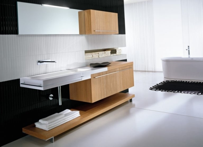 Badezimmermoebel-Holz-Waschtisch-Ideen-schwarz-weisse-Fliesen
