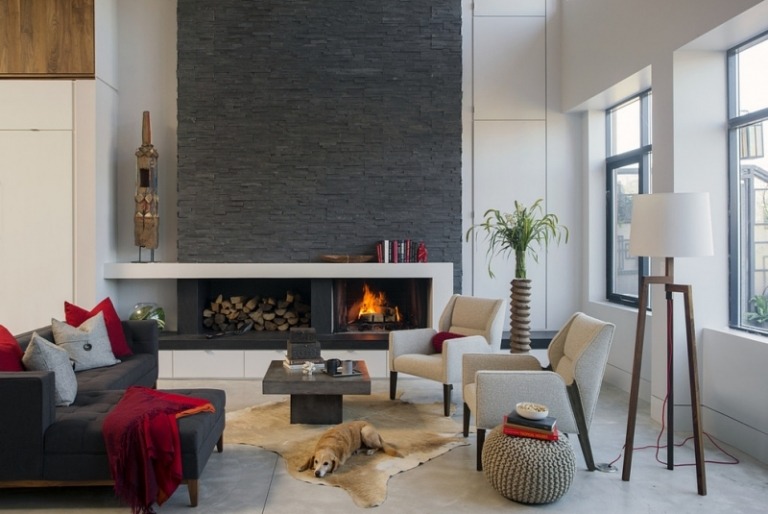 Einrichten im Landhausstil modern-Ideen-Wohnzimmer-Kamin-Kunstfell-Teppich