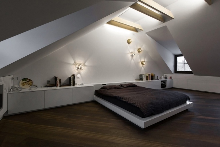 Einrichtungsideen-Wohnstilen-Dachschraege-modern-Schlafzimmer