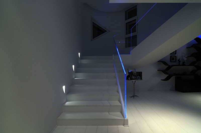 Einrichtungsideen-Wohnstilen-Treppe-LED-Beleuchtung-Gelaender