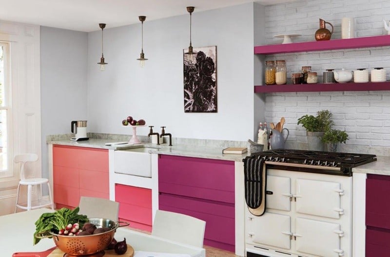 Farbe-Wohnung-Kueche-Fronten-streichen-warm-lila-rosa