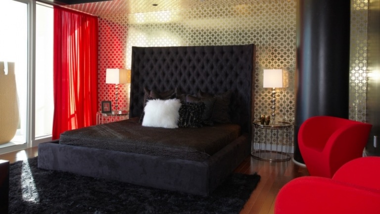 Schlafzimmer-Rot-Schwarz-Leder-Bett-Kopfteil-Gardinen
