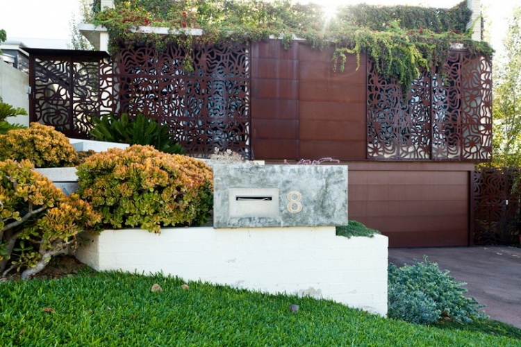 Sichtschutzzaun aus Metall