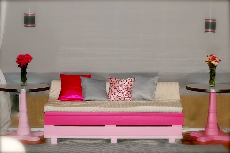 Sofa-Paletten-bauen-rosa-Sofa-Ideen-modern