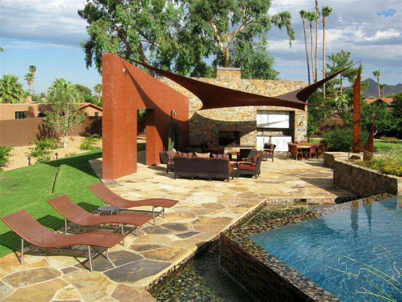 Sonnenschutz-Terrassenueberdachung-modern-Pool-gestalten