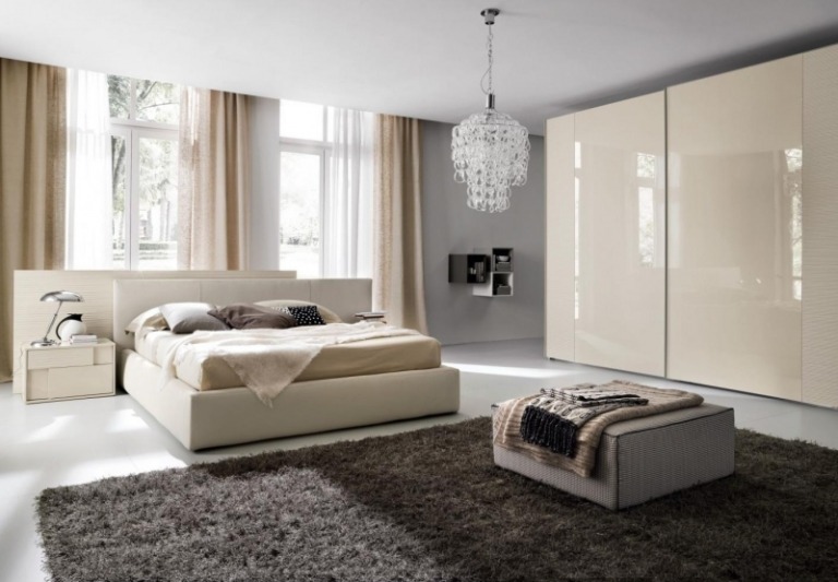 Weisser-Kleiderschrank-Hochglanz-modern-Schlafzimmer-einrichten