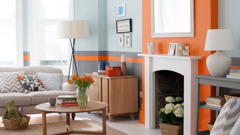 Zimmer-Farbgestaltung-Wand-Orange-Eisblau