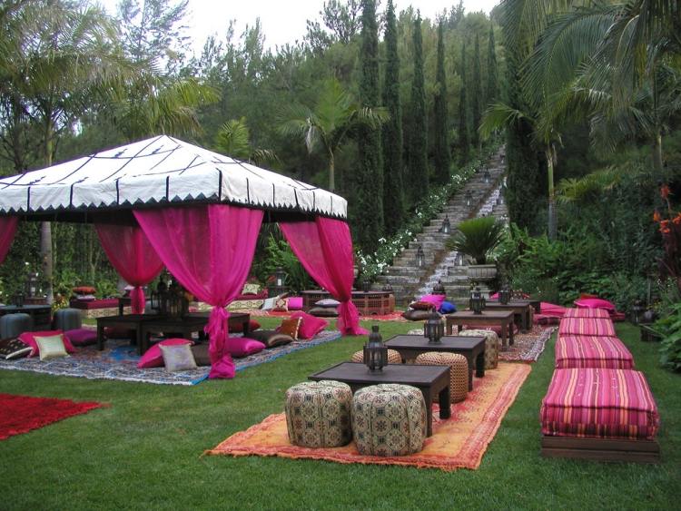Bodenkissen für Garten oder Terrasse party-deko-exotisch-bunt-fuchsienfarbe-muster-zelt