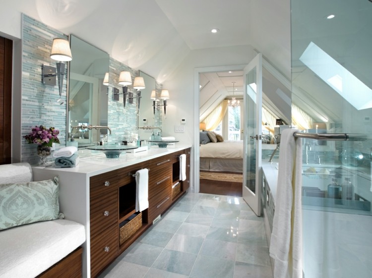 dachschraege badezimmer modern weiss holz glas sitzbank