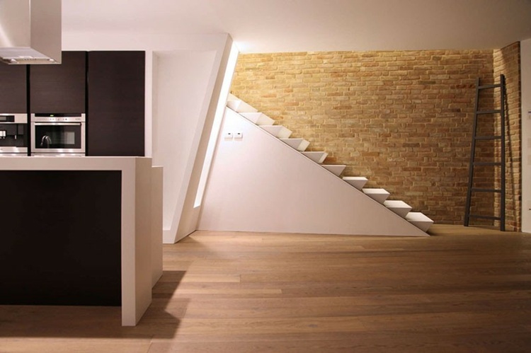 design idee interieur modern treppenbereich keil kueche braun parkett