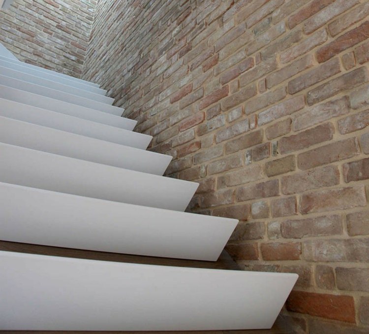 design weiss treppe stufen modern industriell wand