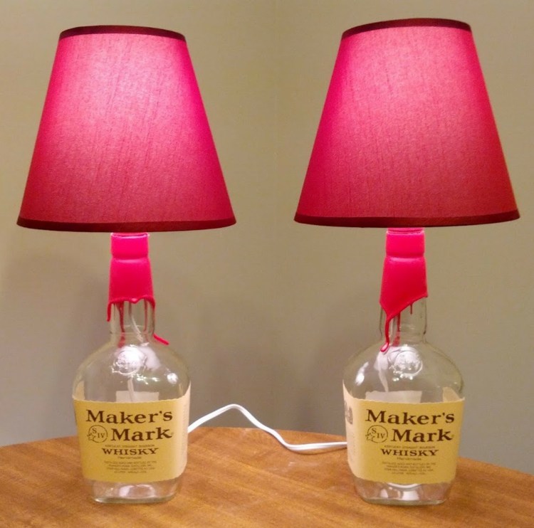 diy dekoration lampen whiskey flasche pink