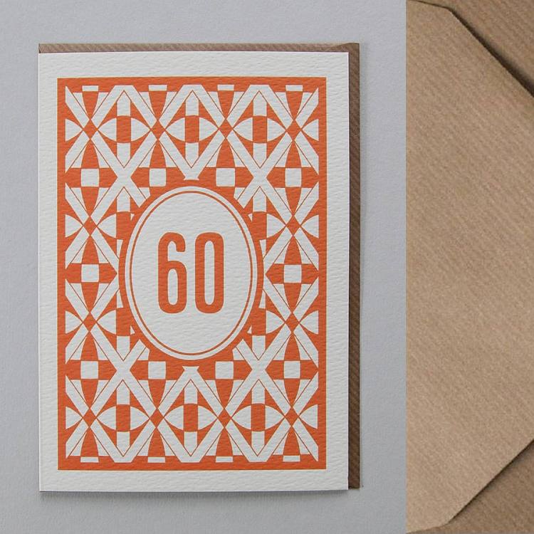 einladungskarte-60-geburtstag-ideen-geometrisch-design-orange-graphik-karton-weiss