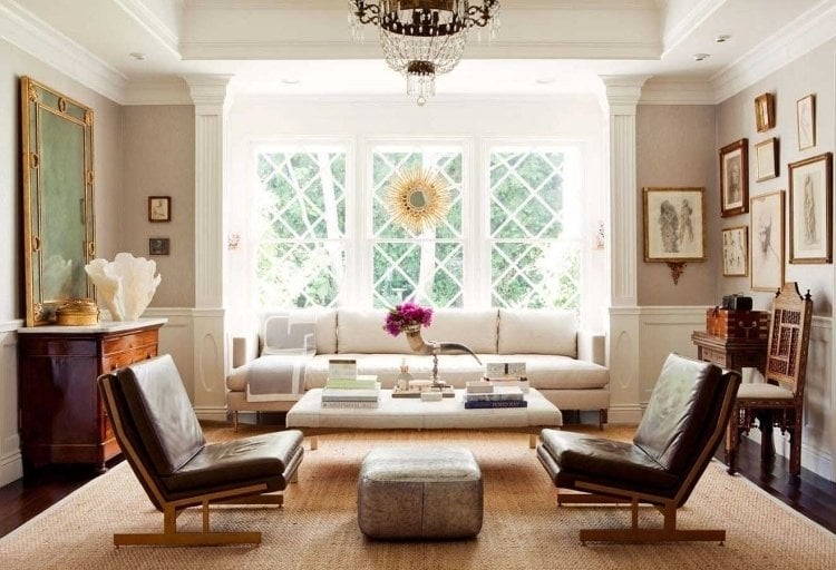 Nach Feng Shui Wohnzimmer einrichten -antik-moebel-couch-sessel-leder-fenster-kronleuchter-kristall