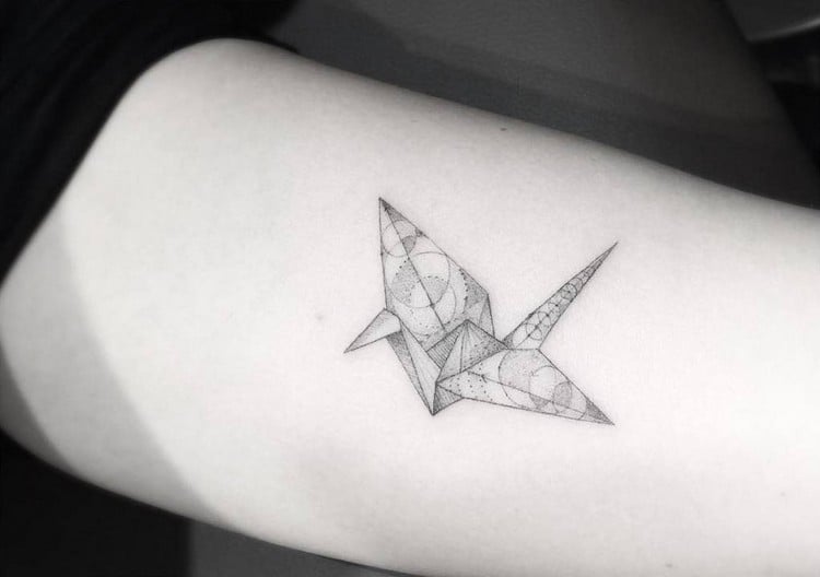 filigrane-tattoo-motive-origami-kranich-unterarm