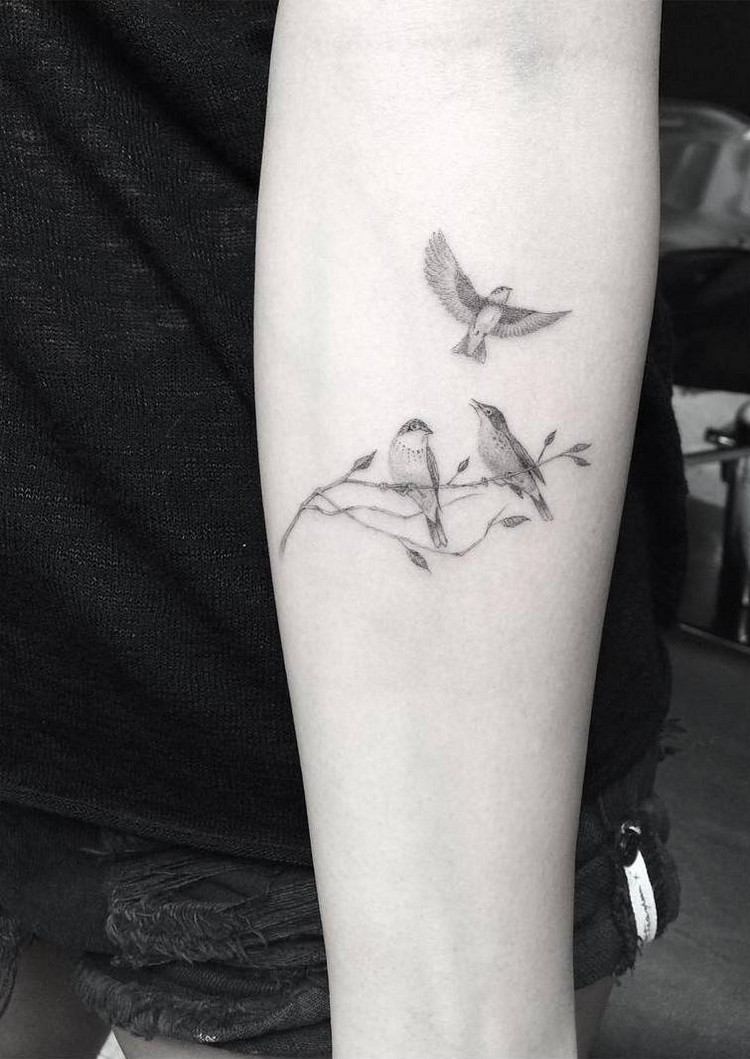 filigrane-tattoo-motive-vögel-ast-dr-woo