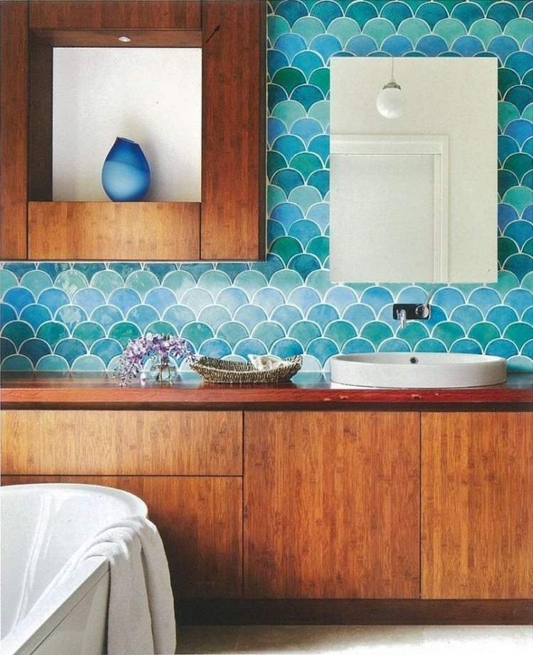 Fliesen Badezimmer Ideen -blau-tuerkis-gruen-holz-unterschrank-waschtisch-keramik