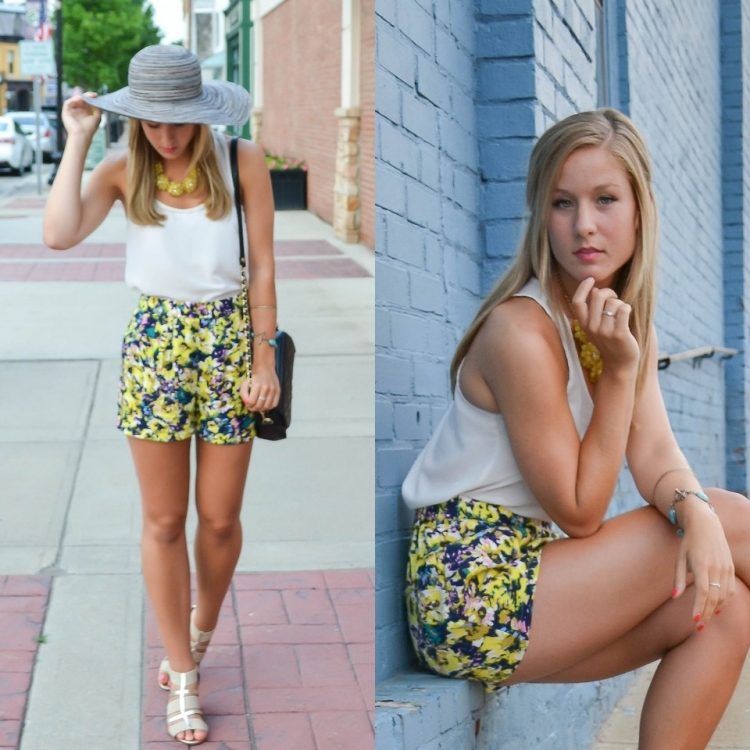 florale-hotpants-outfit-sommer-weisses-top-gelbe-halskette