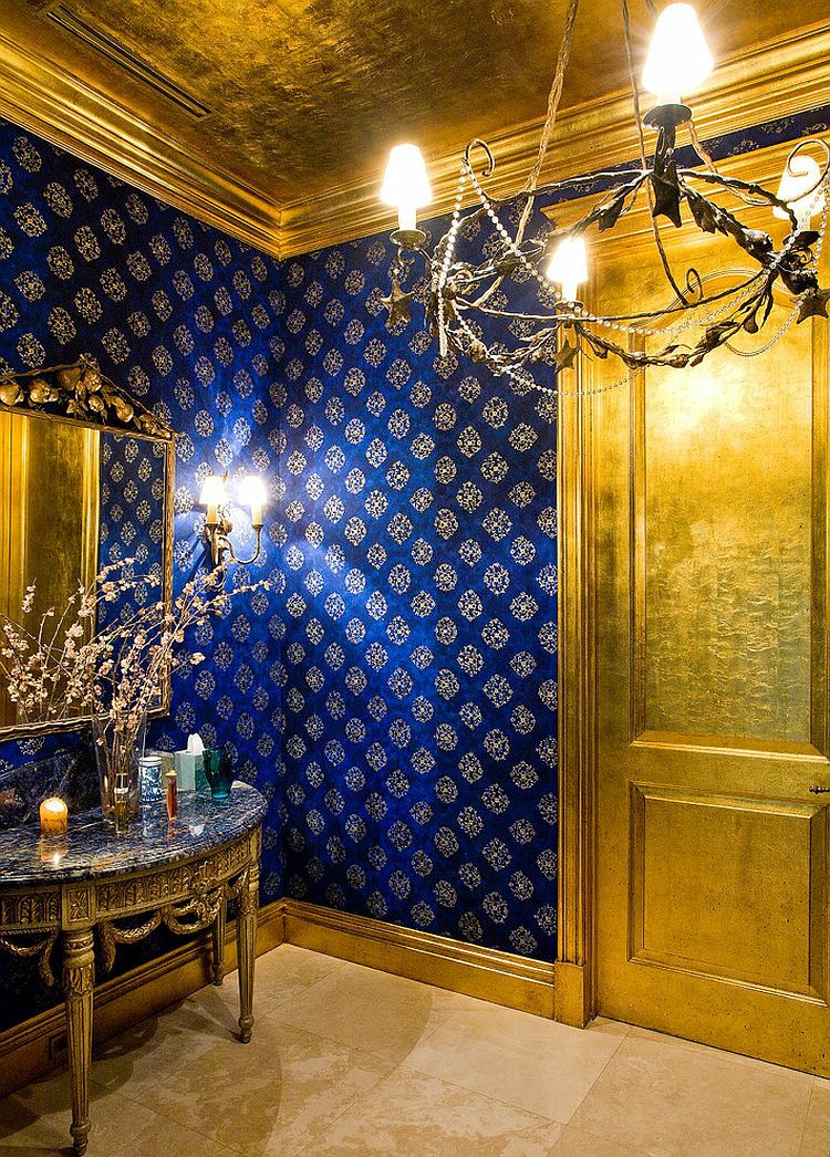 gäste wc design edel gold tuer decke royalblau tapete vintage moebel