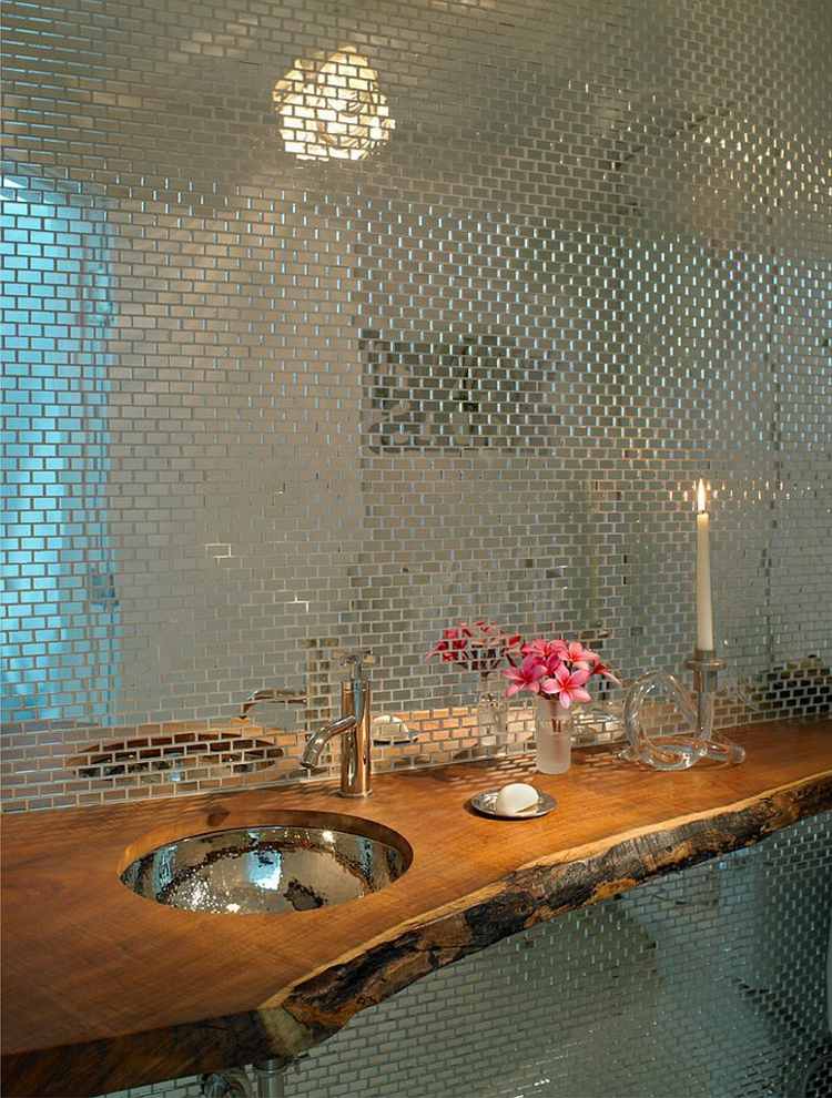 gäste wc design holz waschtisch rustikal kerzen mosaik silber