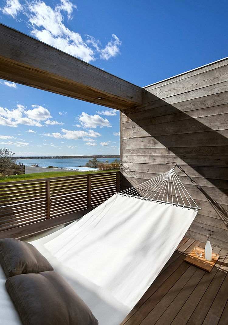 haengematte outdoor bereich modern design balkon holz ausblick see