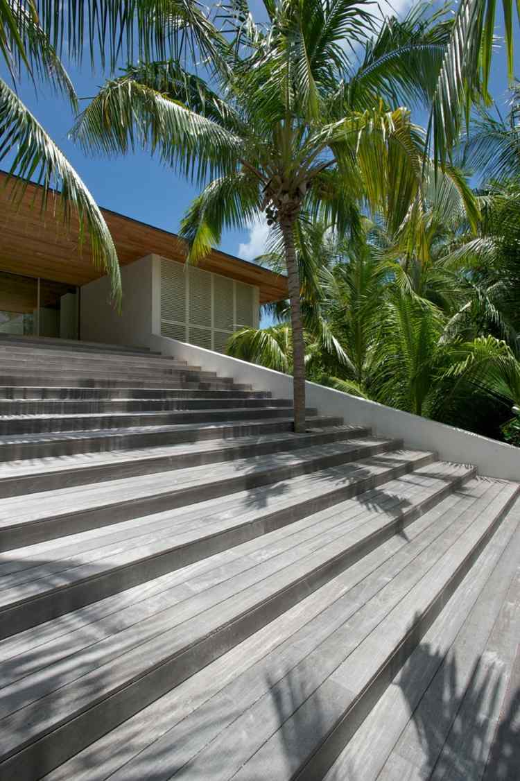 haus im beach stil grau holz treppe tropisch design urlaub