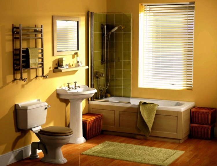 holz verkleidung badewanne landhausstil gelb idee fliesen gruen parkett