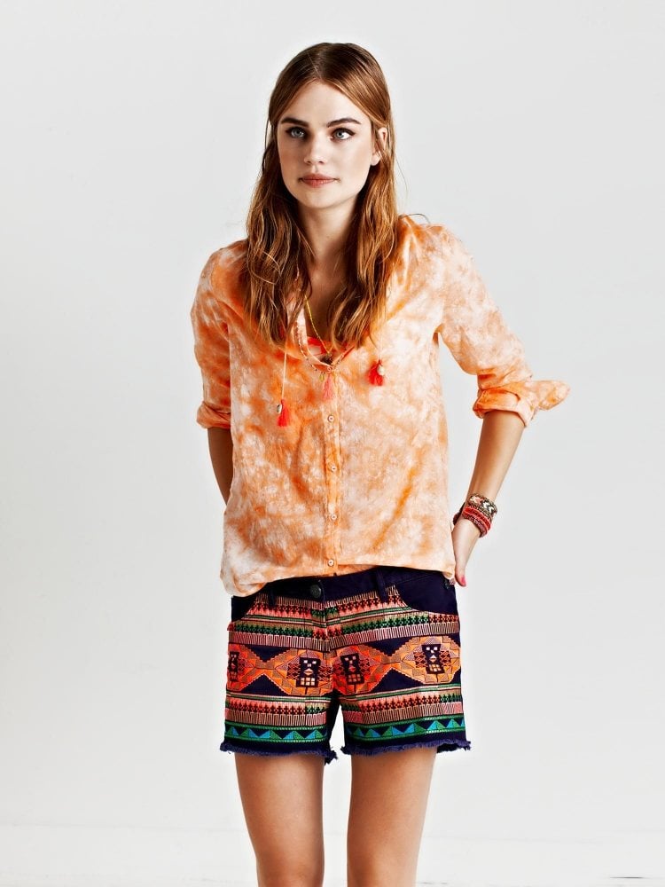 hotpants-outfit-sommer-ideen-aztekenmuster-orange-hemd