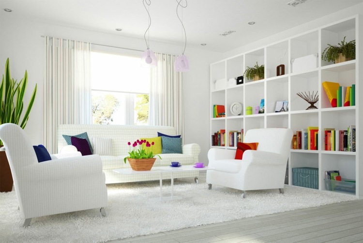 ideen inneneinrichtung weiss dekoartikel regal bunte farben dekokissen-couch