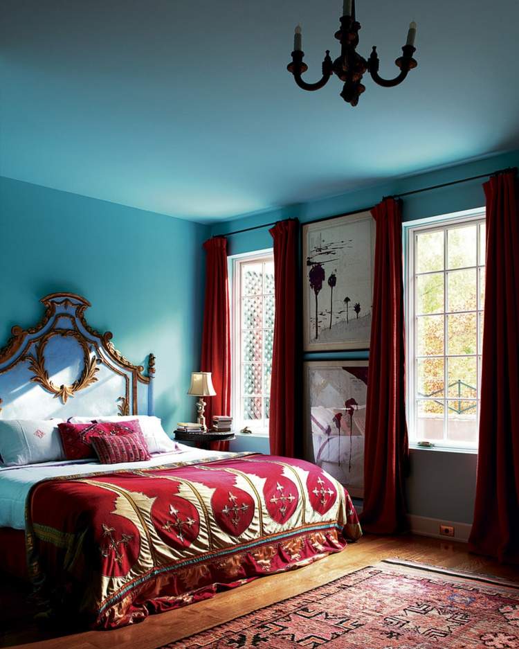 inneneinrichtung ideen marokkanisch schlafzimmer design rot hellblau teppich