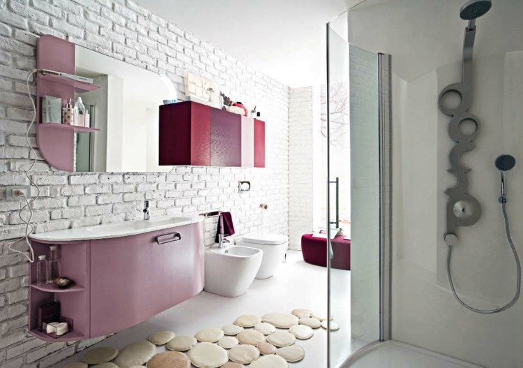lila pink nuancen weiss backstein badezimmer ideen modern peppig