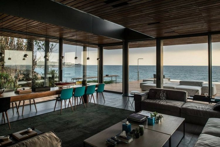 mediterranen stil strandhaus wohnbereich lounge couchtisch teppich-decke-holz