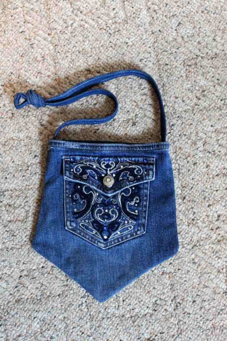 mini-tasche-alter-jeans-selbst-gemacht-hintertasche-dekorieren