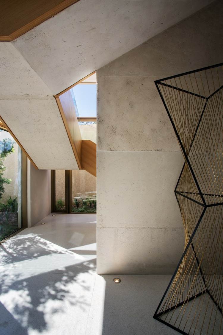 minimalistischen stil einrichtung beton skulptur metall fussboden modern